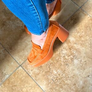 Queen George 8.5 Block Heel, Platform, New Condition.